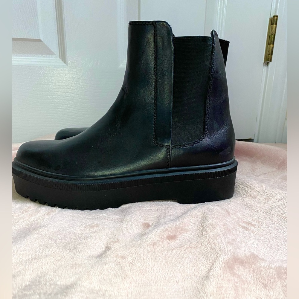 Aqua Loren ankle boots